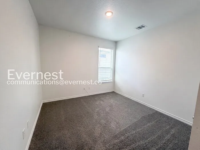 2231 Hornbeam St — Photo 10
