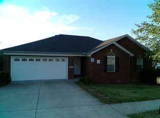 121 White Cliffs Ln, Frankfort, KY 40601