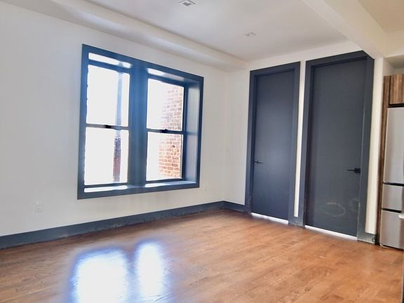4th image of 534 Jackson Ave #5