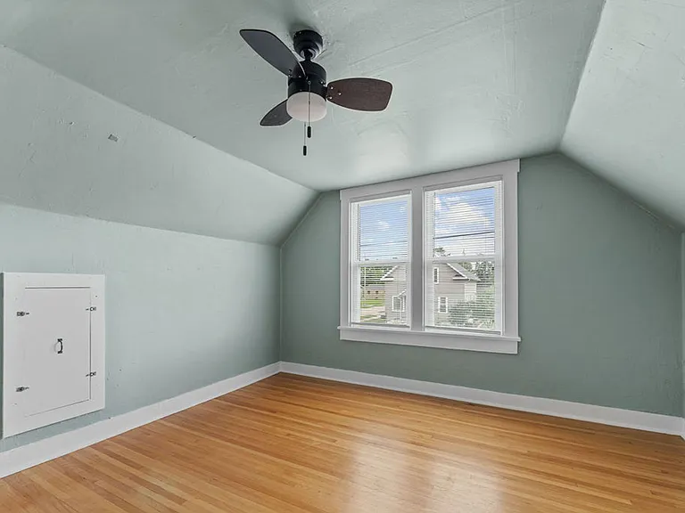 1060 W 10th Ave — Photo 7