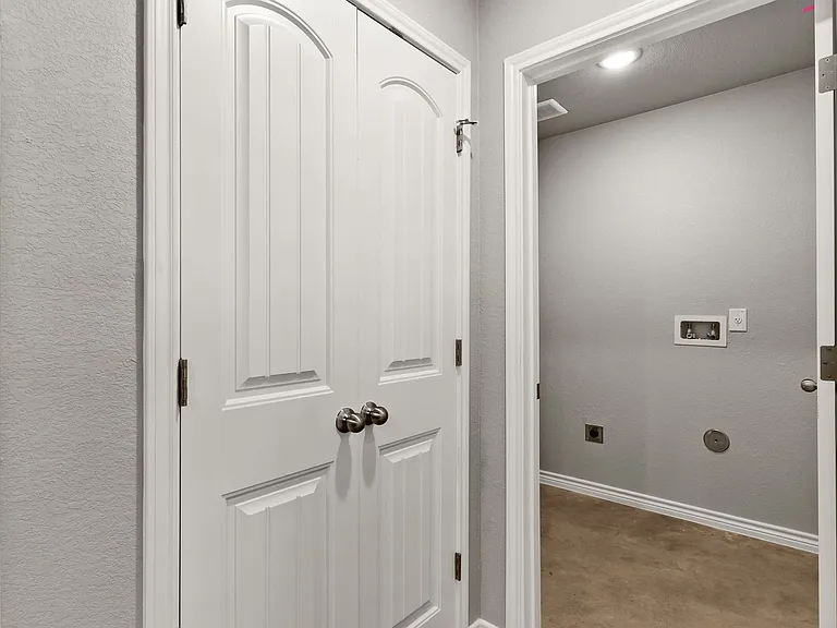 304 Blair St — Photo 7