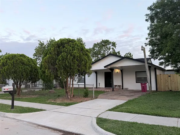 1003 W 12th St, Freeport, TX 77541