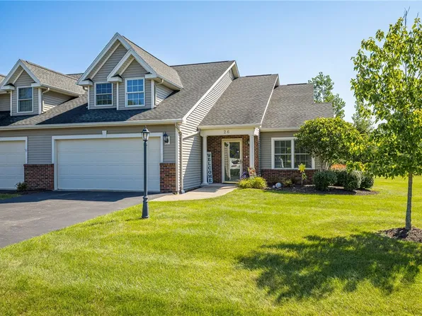 26 Cloister Ln, Webster, NY 14580