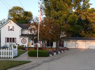 208 Park Ave, Sumner, IA 50674