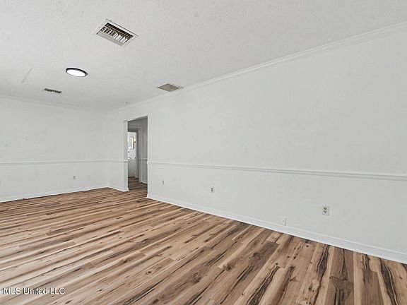 5th image of 1010 Wanda Pl