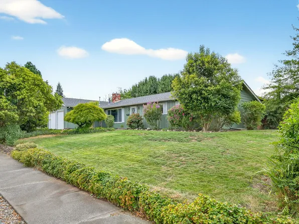 1441 Larkspur Ave, Medford, OR 97504