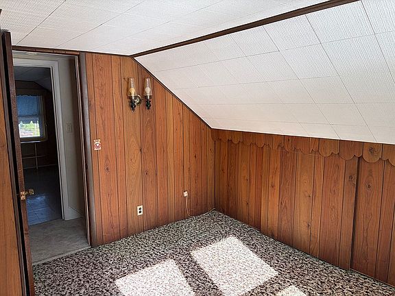 5th image of 401 W Summit St