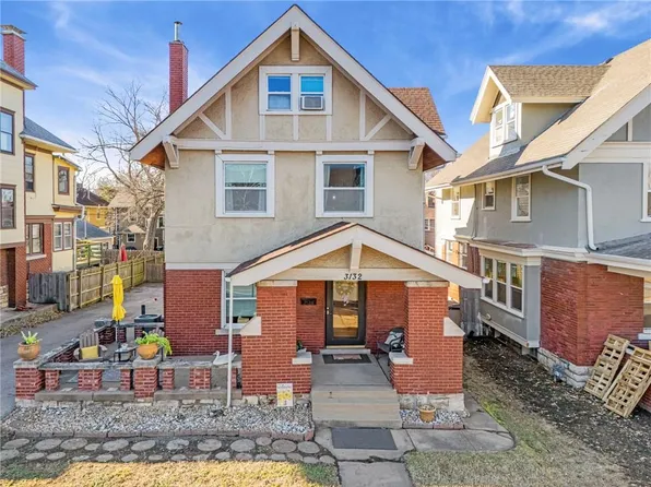 3132 Summit St, Kansas City, MO 64111
