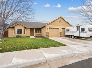 2222 NW Dusk Dr, Hermiston, OR 97838