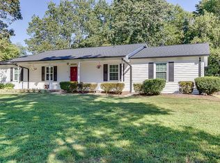 2 Maple Leaf Ct, Greenville, SC 29611