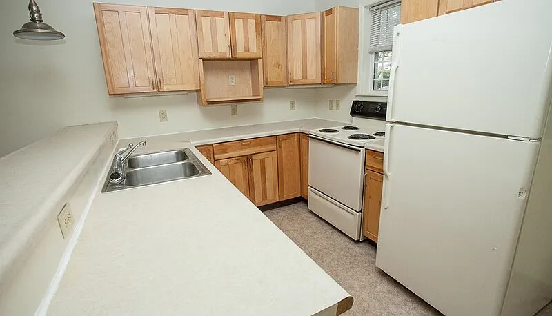 4 bed, 2.0 bath, $1,900 — Photo 3