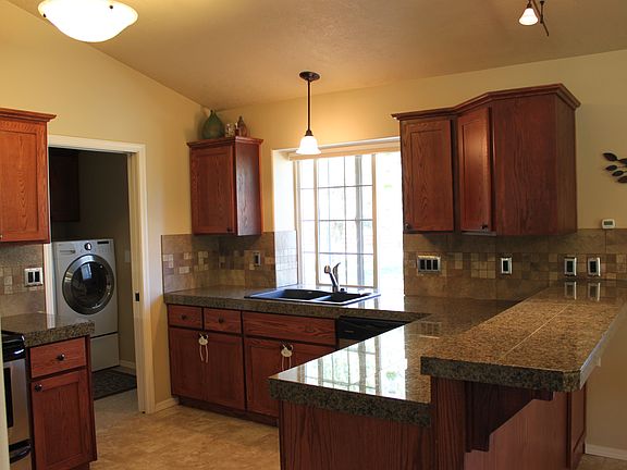 Kitchen with view of yard