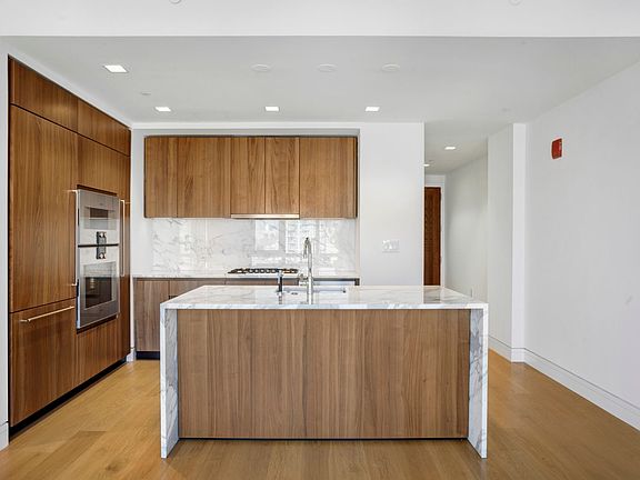 3rd image of 242 Broome St APT 12D