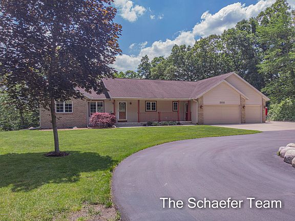 3rd image of 2010 Woodrun Dr SE
