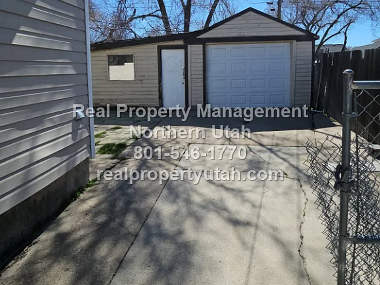 963 Rushton St — Photo 14