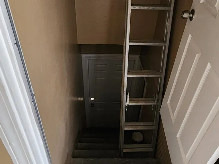 2423 Franklin Ave — Photo 13
