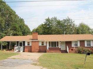 109 Riddle St, Laurens, SC 29360