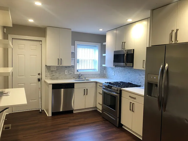 227 N Rose St — Photo 18