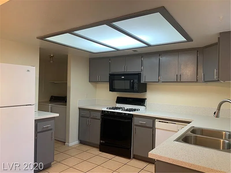 Lisagayle Court 5266 unit 122 - 1 — Photo 2