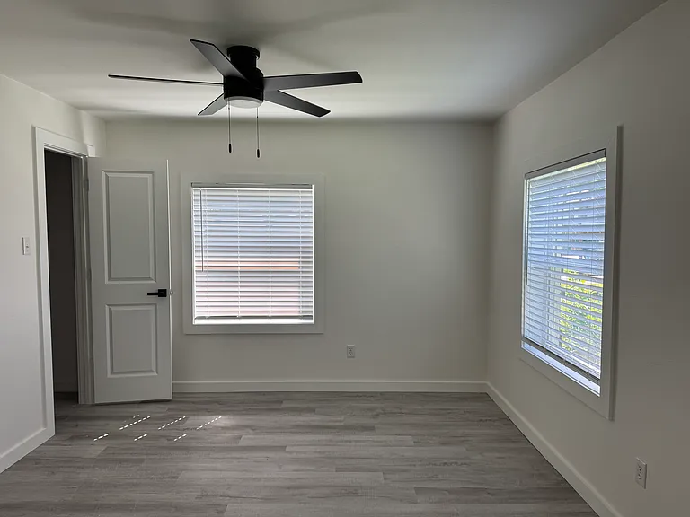 310 Sunset Ct — Photo 10