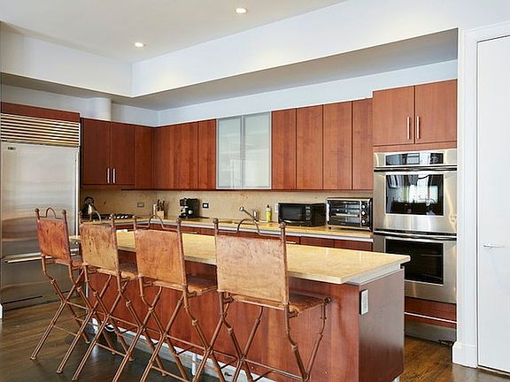 2nd image of 124 Hudson St APT 3B