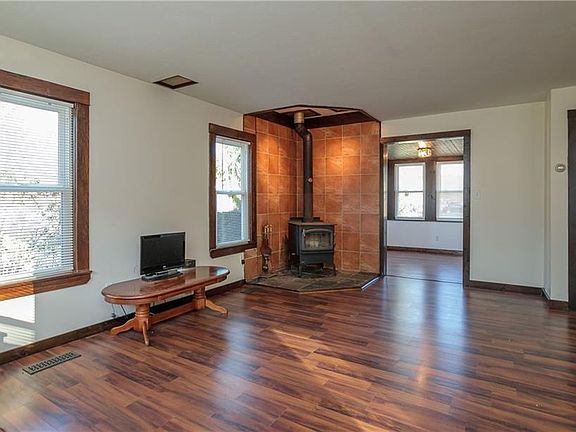 3rd image of 112 Dorland Ave