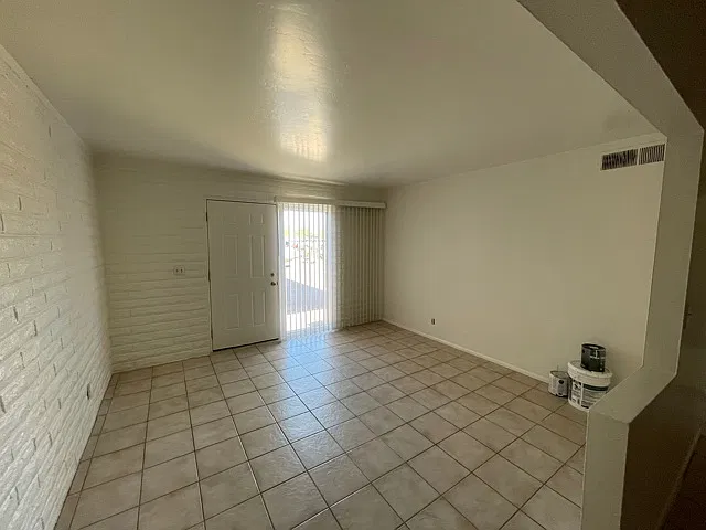 1 bed, 800 sqft, $1,000 — Photo 4
