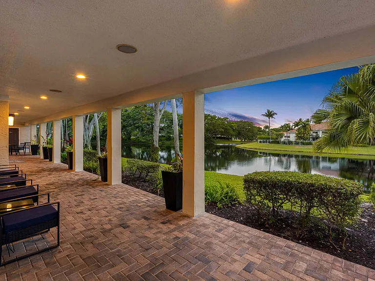 Mizner Court — Photo 18