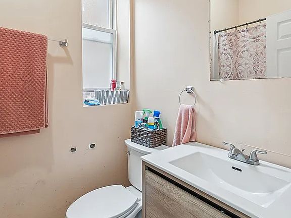 5th image of 5412 S Wood St #2