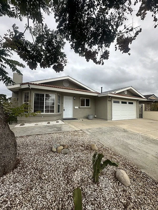 3 bed, 2.0 bath, 1035 sqft, $3,850 — Photo 1