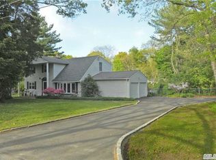 31 Hickory St, Port Jefferson Station, NY 11776
