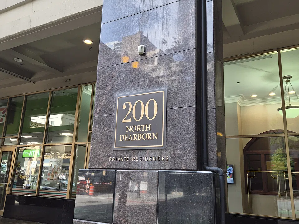 200 N Dearborn St #1107