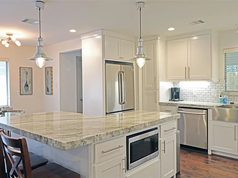 5527 Valkeith Dr — Photo 2