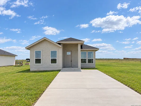 128 CAMINO VERDE CT, La Vernia, TX 78121