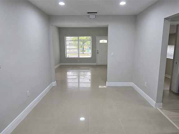 3rd image of 75 SW 32nd Court Rd