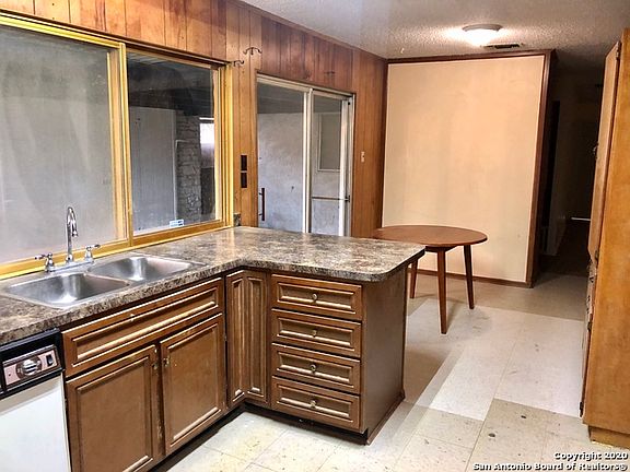 3rd image of 4220 Chestnuthill Dr
