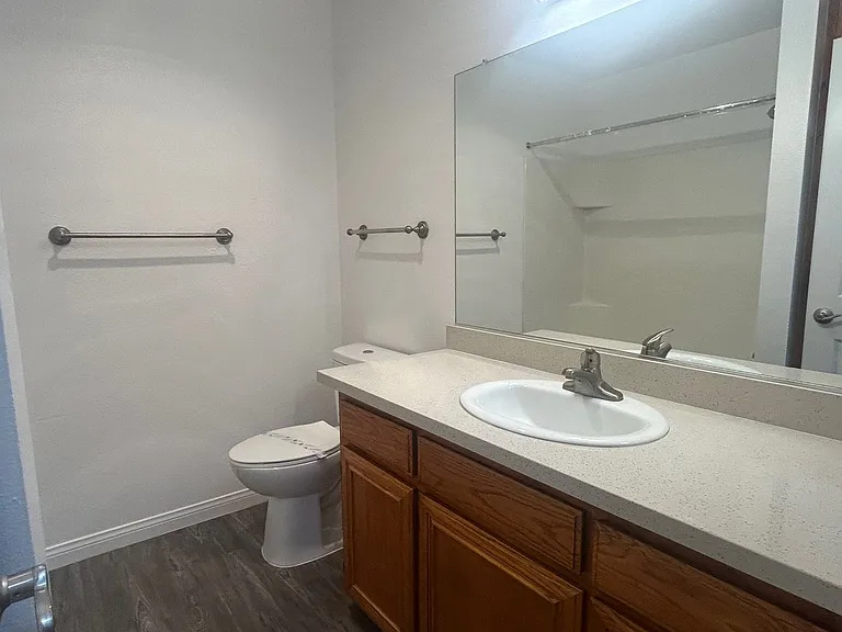 Twin Pines Apartments — Photo 39