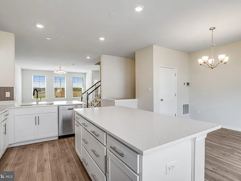 385 Ensemble Way — Photo 12