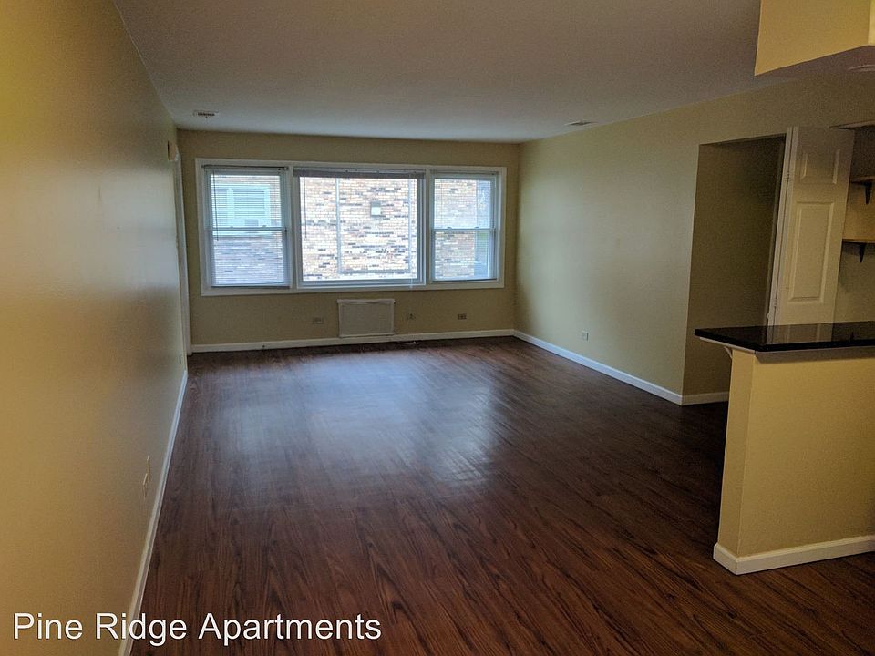 1st image of 1016 Parkwood Dr APT 2E