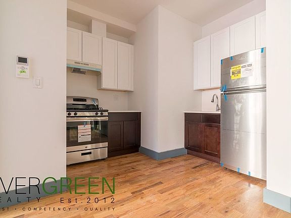 3rd image of 476 Gates Ave #2R