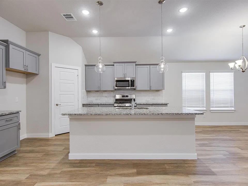 1716 Everitt Trl