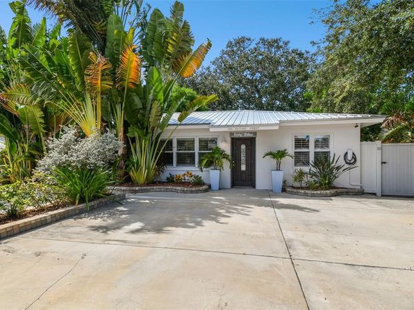 1906 2nd St, Indian Rocks Beach, FL 33785