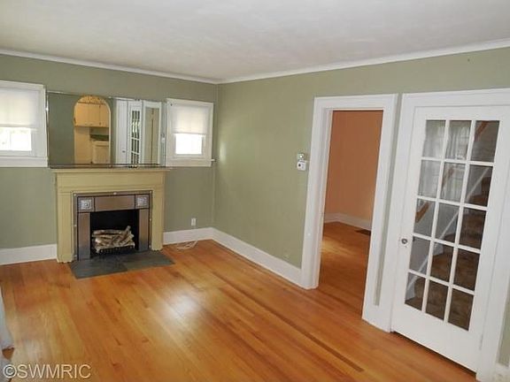 3rd image of 440 Garland St