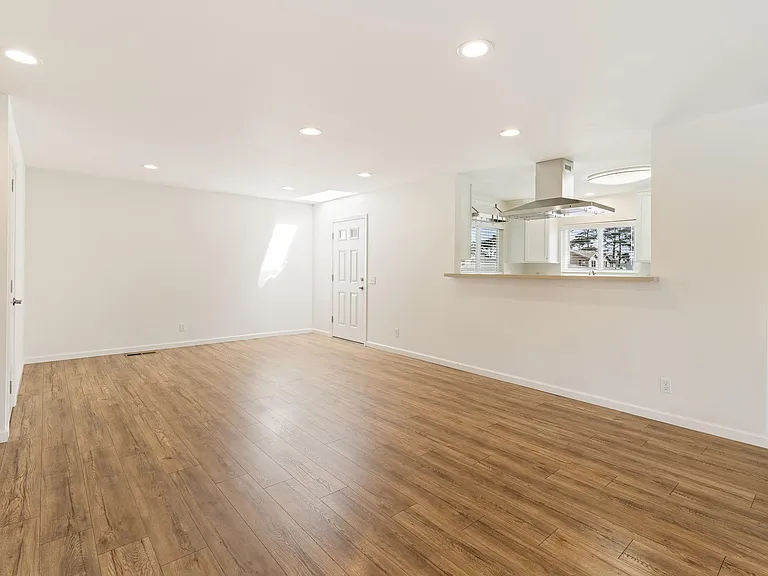222 Mortimer Ln — Photo 10