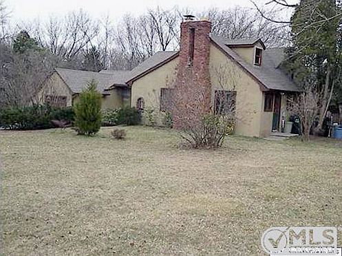 2nd image of 15 Arlene Dr