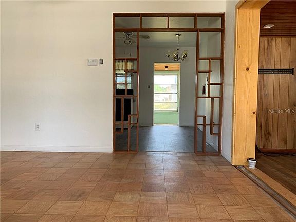 2nd image of 2307 Golfview St