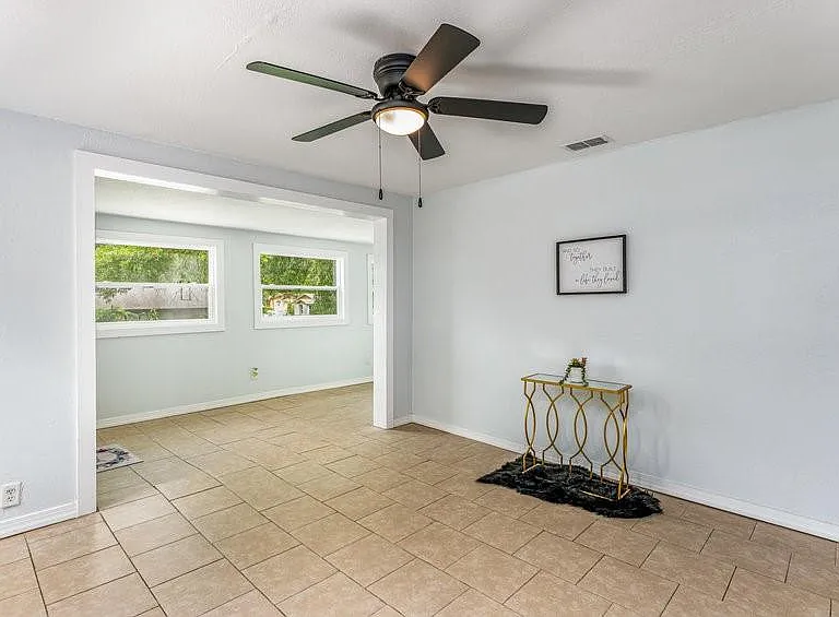 912 E Carolina Ave — Photo 3