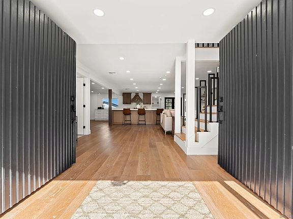 3rd image of 16021 Pomerado Rd