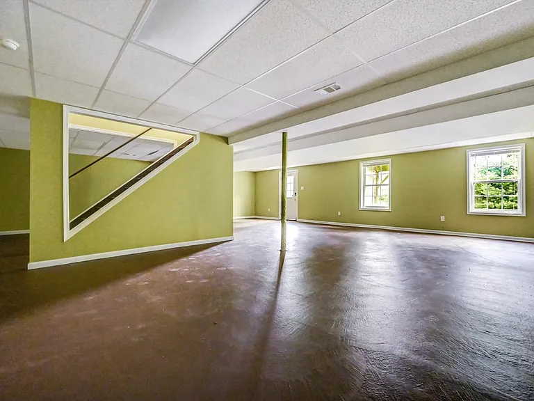 115 Daffodil Dr — Photo 42