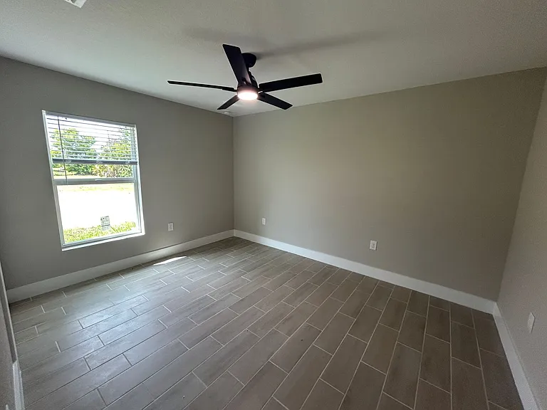 3933 NE 19th Ave — Photo 11